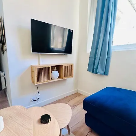 Duplex A 2 Min Des Arenes Et De La Maison Carree Apartment