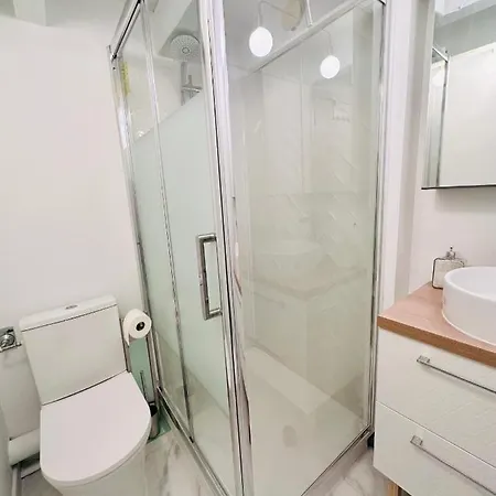 Apartament Duplex A 2 Min Des Arenes Et De La Maison Carree