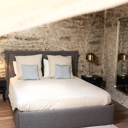 Apartament Duplex A 2 Min Des Arenes Et De La Maison Carree *