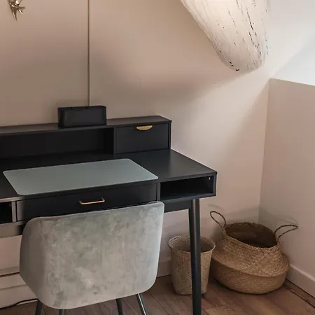 Apartament Duplex A 2 Min Des Arenes Et De La Maison Carree